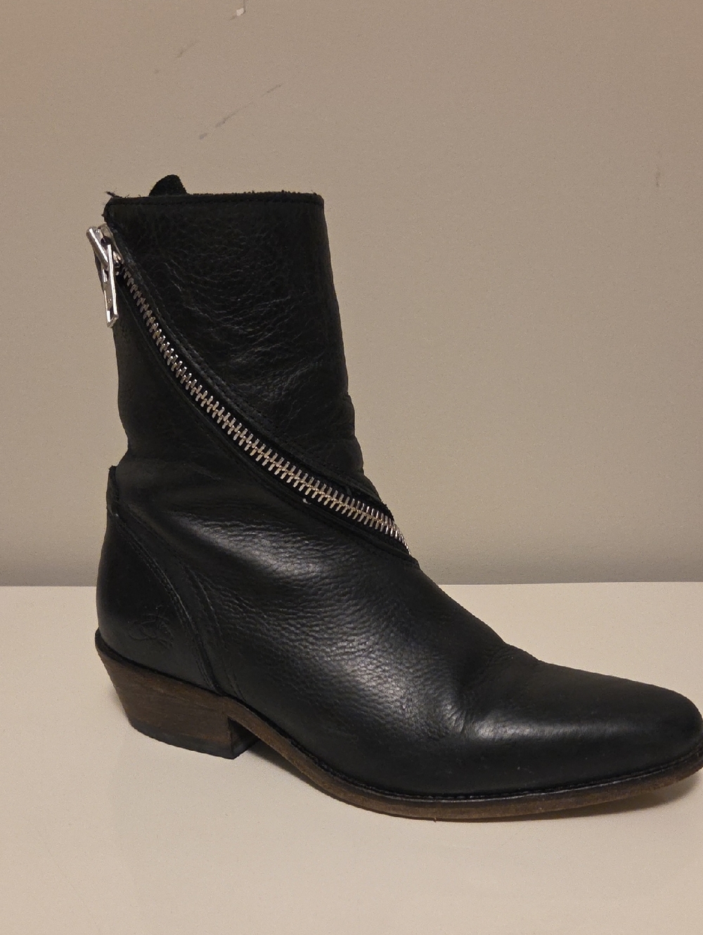 Gorgeous Fluevog Black Leather Zip-Accent Boot